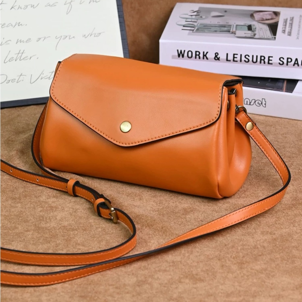 NEW Elegant Tan Leather Crossbody Bag
